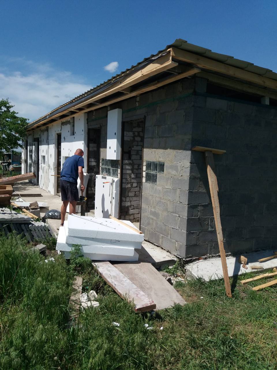 Фото Все виды отделочных работ под ключ:кладка кирпича,газобетона,шлакоблока!
Внутренние работы:стяжка.заливка бетона.выравнивание стен гипсокартоном, штукатуркой, шпатлевкой. кладка кафеля.
Утепление: межпанельных швов и фасадов!