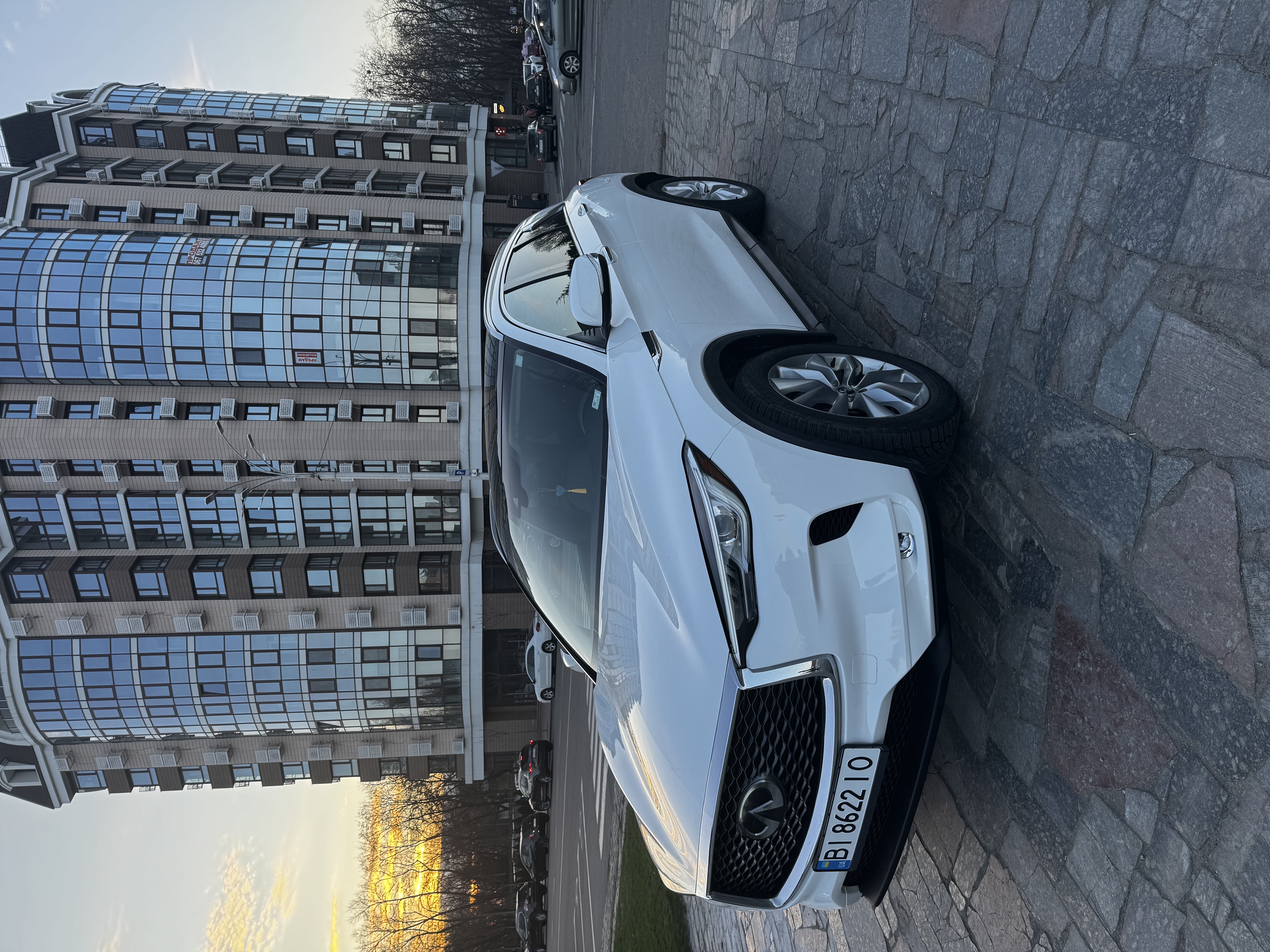Фото Індивідуальні перевезення, трансфер автомобілем бізнес класу BMW 528 , або преміальним кросовером Infiniti QX50, оренда авто з водієм, доставка. Зустріч та доставка в будь-яку локацію по місту та по території України. Також :
• тверезий водій
• сімейний водій
• водій вихідного дня
• авто з водієм на святкування, весілля