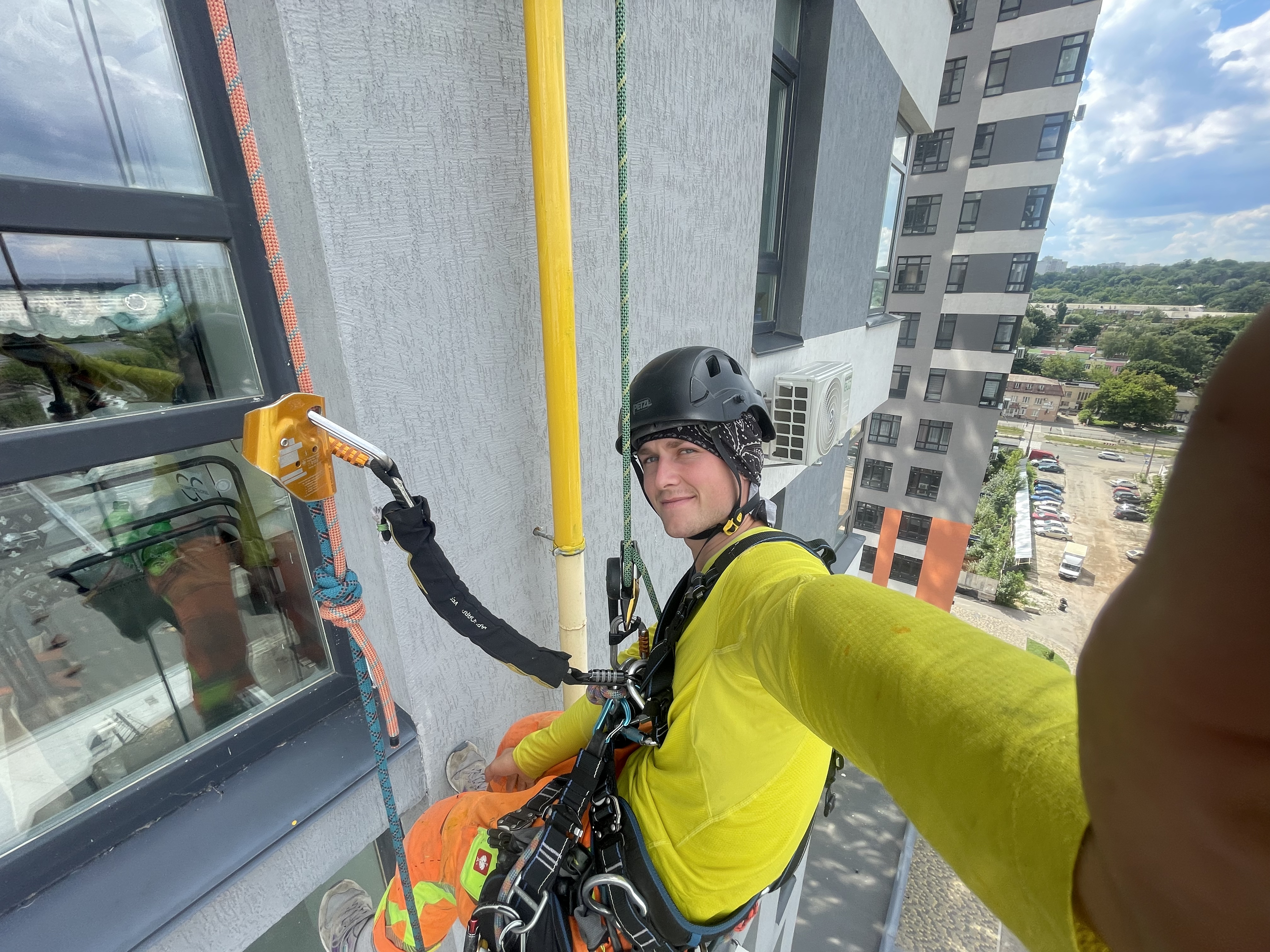 Фото фарбування газової труби 