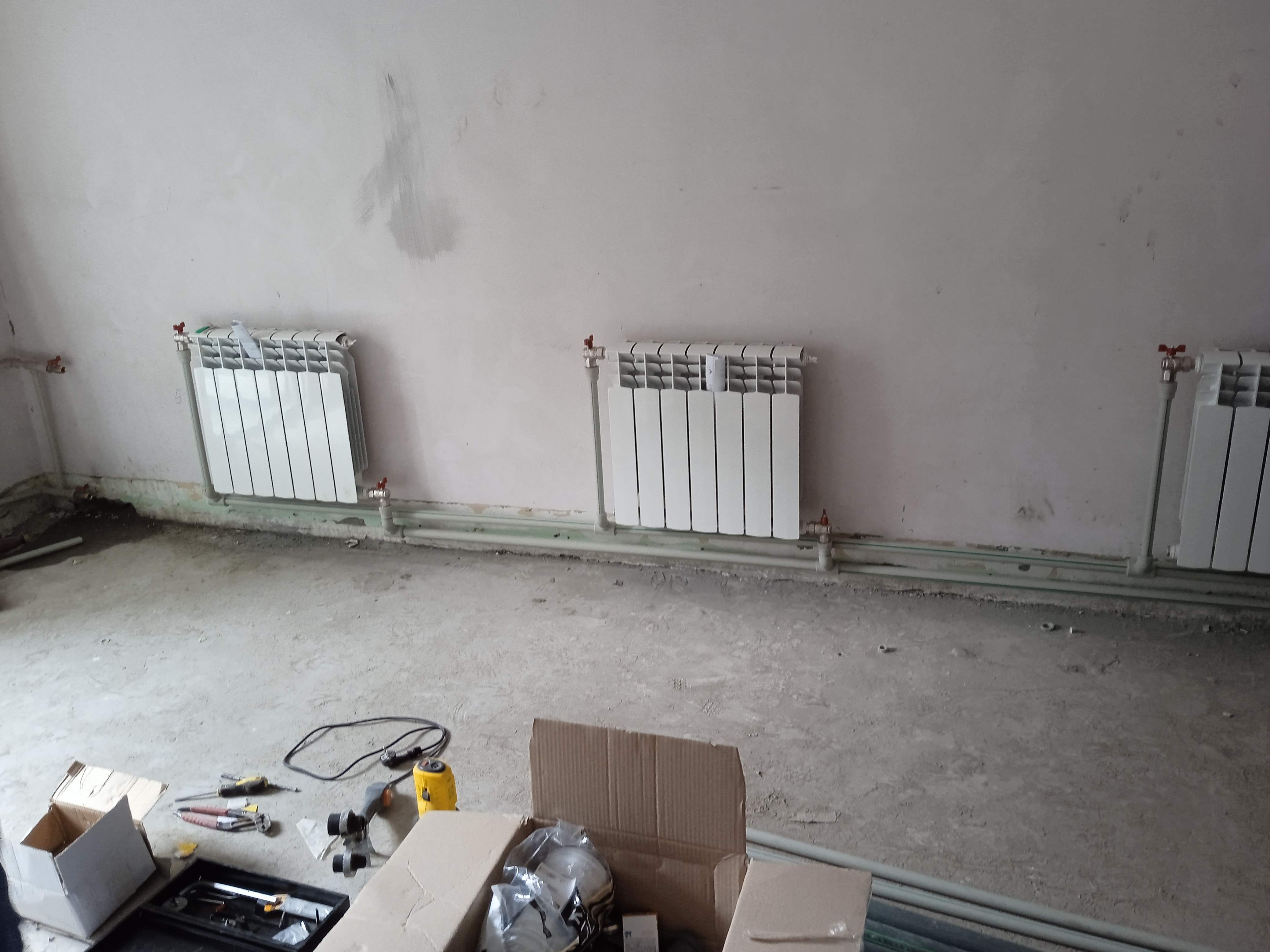 Фото прокладка магистрали под радиаторы