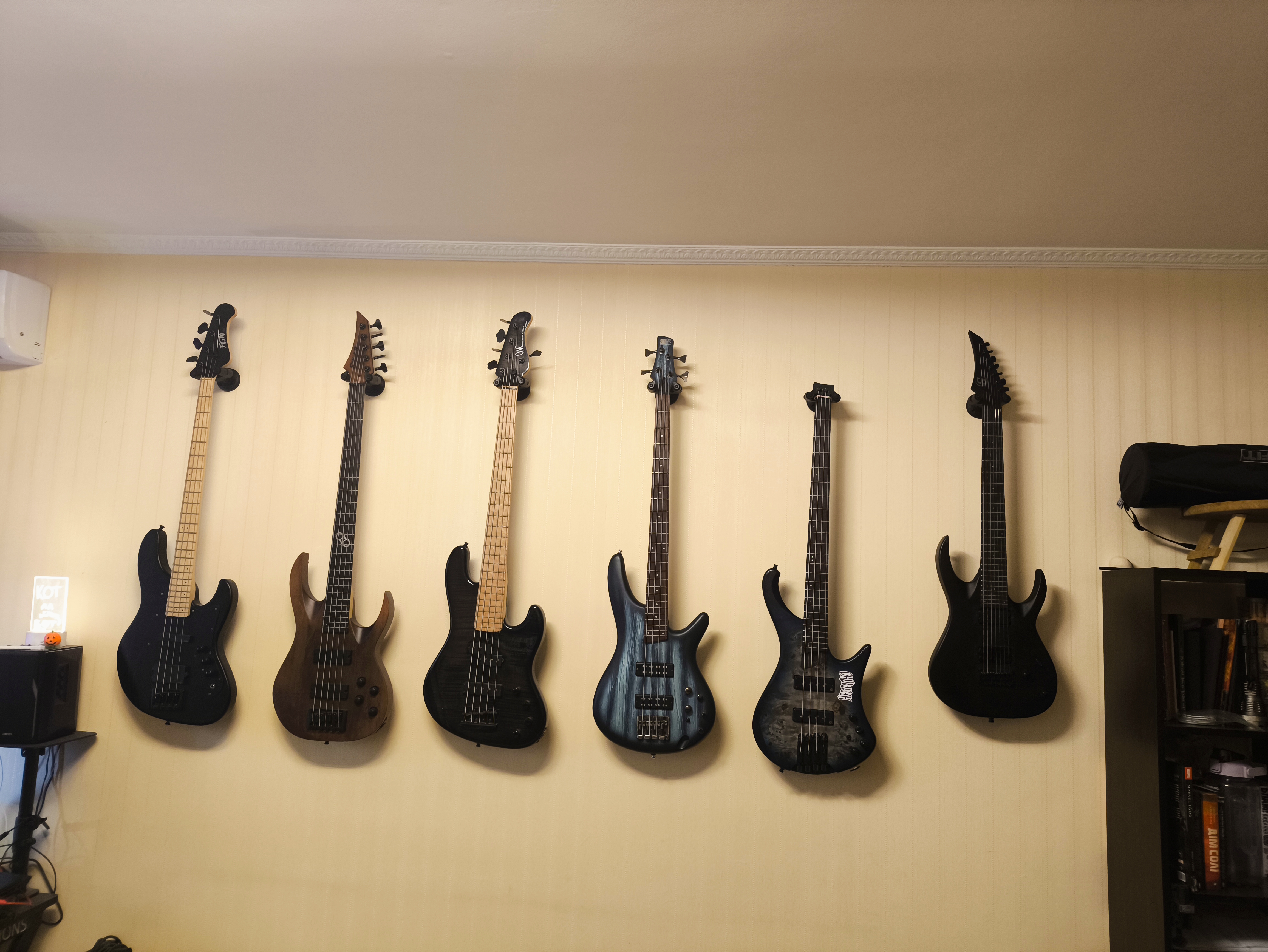 Фото монтаж тримачів під гітари