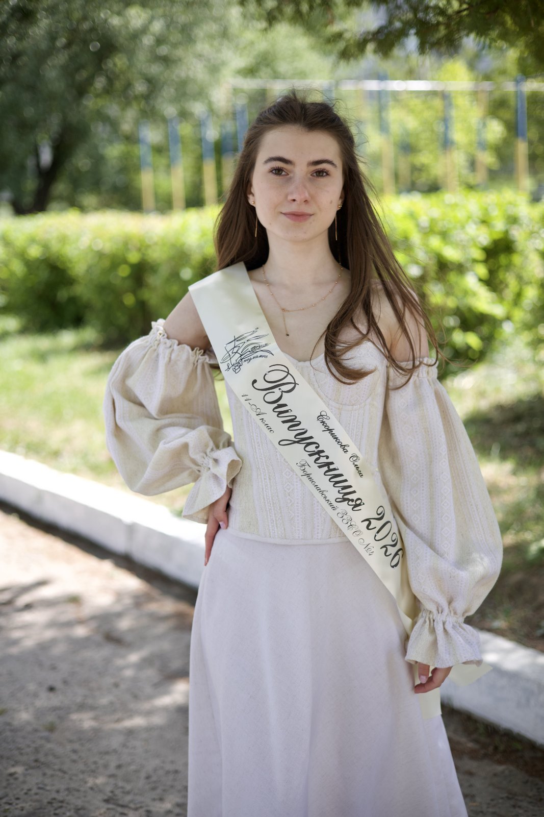 Фото Корсет та спідниця в українському стилі. Спідниця фасону півсонце, по низу обшита регіліном. Корсет з відрізними чашечками з пуш-ап ефектом, ззаді регулюється шнурівкою.Корсет іде на підкладці.