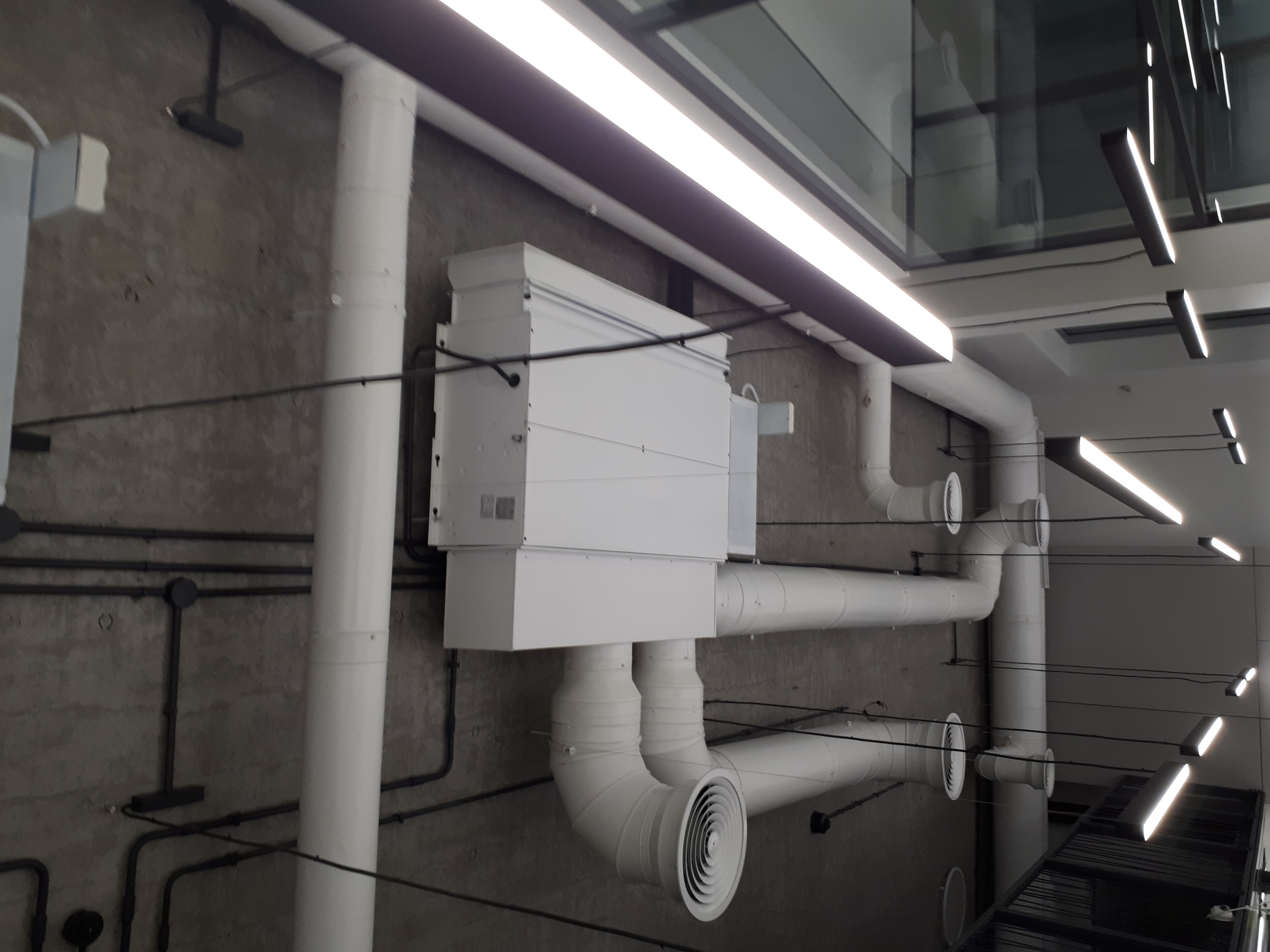 Фото Отделка в стиле LOFT.Устройство вентиляции и кондиционирования в данном 
здании