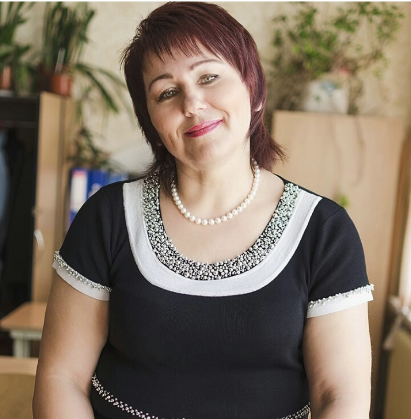 Фото Ірина, учитель української мови та літератури, зарубіжної літератури. 