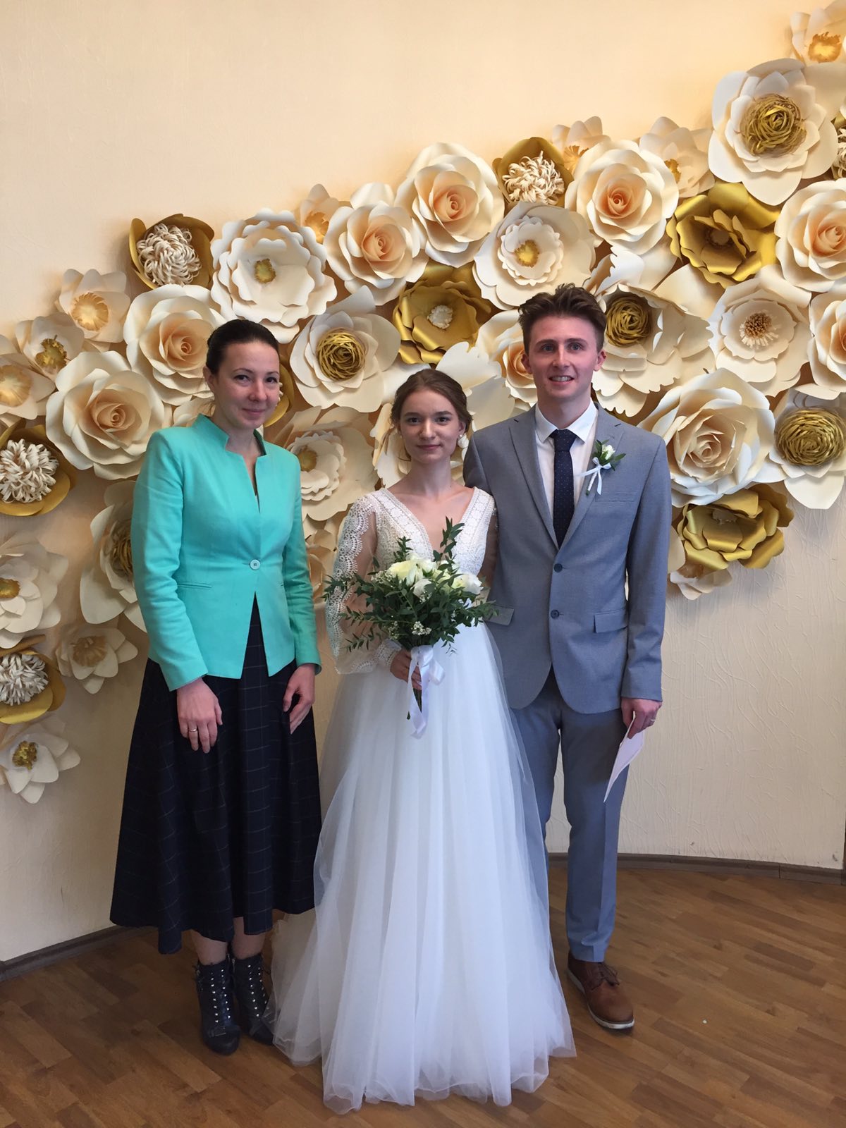 Фото Устный перевод на церемонии в ЗАГСе (в том числе официальная подпись переводчика).