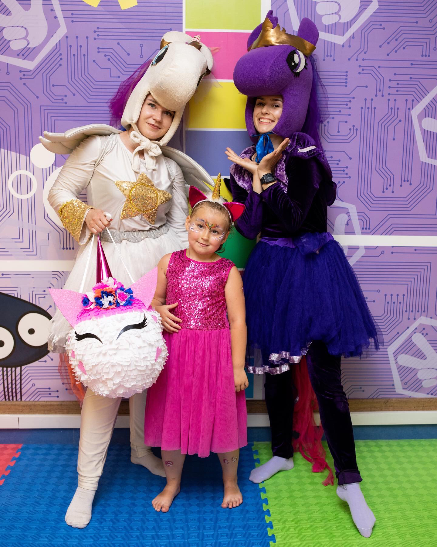 Фото  Дитячі свята Jam kids event рад вітати Вас

‌Наші програми можна побачити в instagram - Jamkidsevent

Яскраві костюми, різноманітні деталі, аквагрими та кульки – конструктори на кожну програму.
Зробимо ваше свято

Є всі персонажі