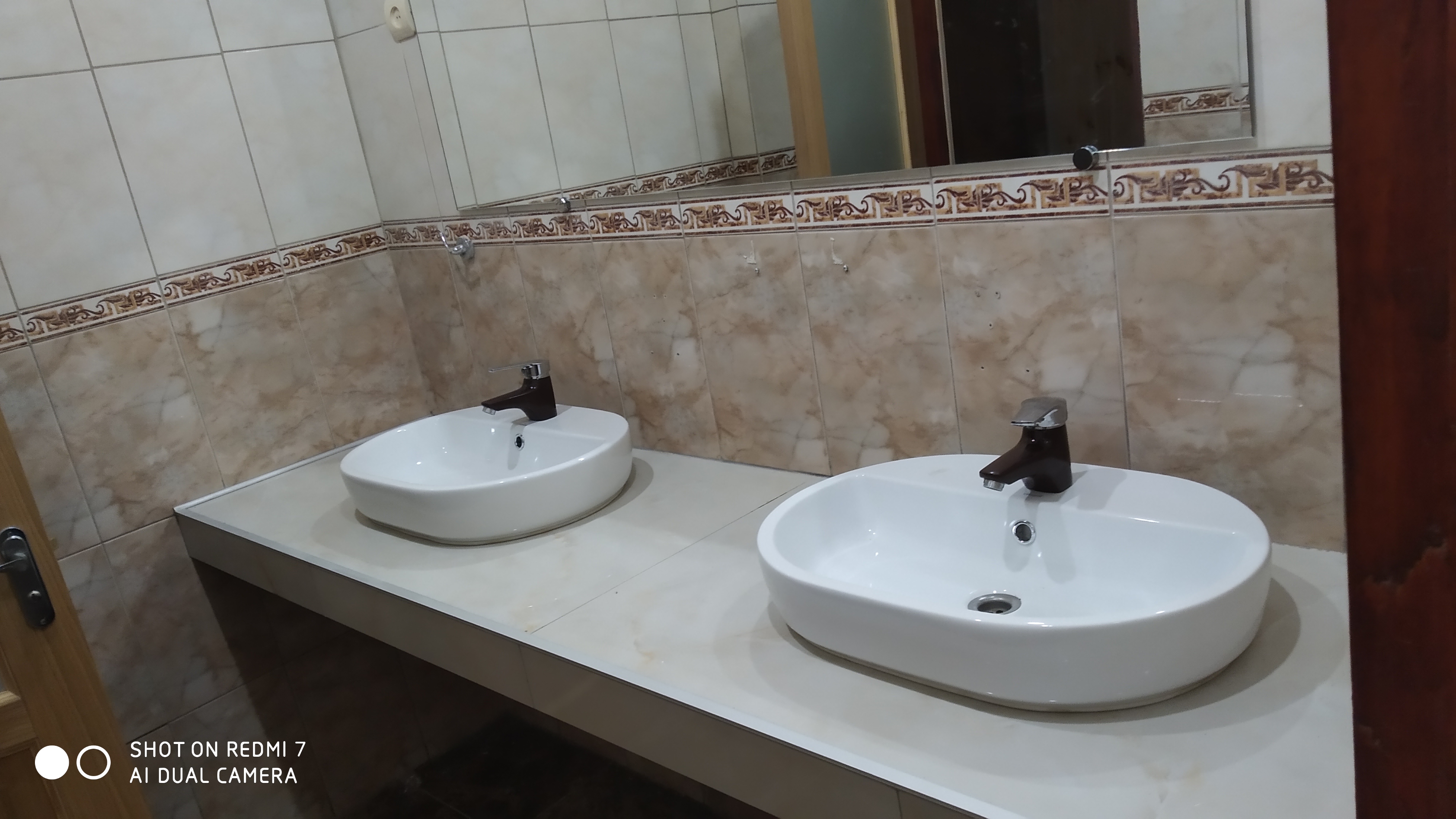 Фото Установка раковин на заранее забетонированную столешницу (на несьемной опалубке)