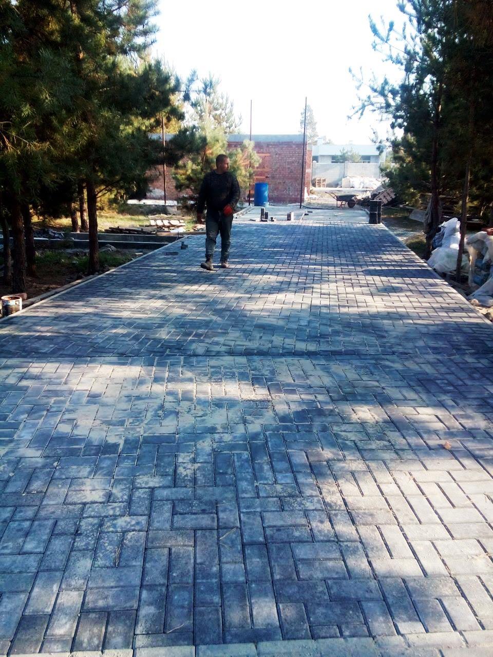 Фото Кладка разных видов плитки.