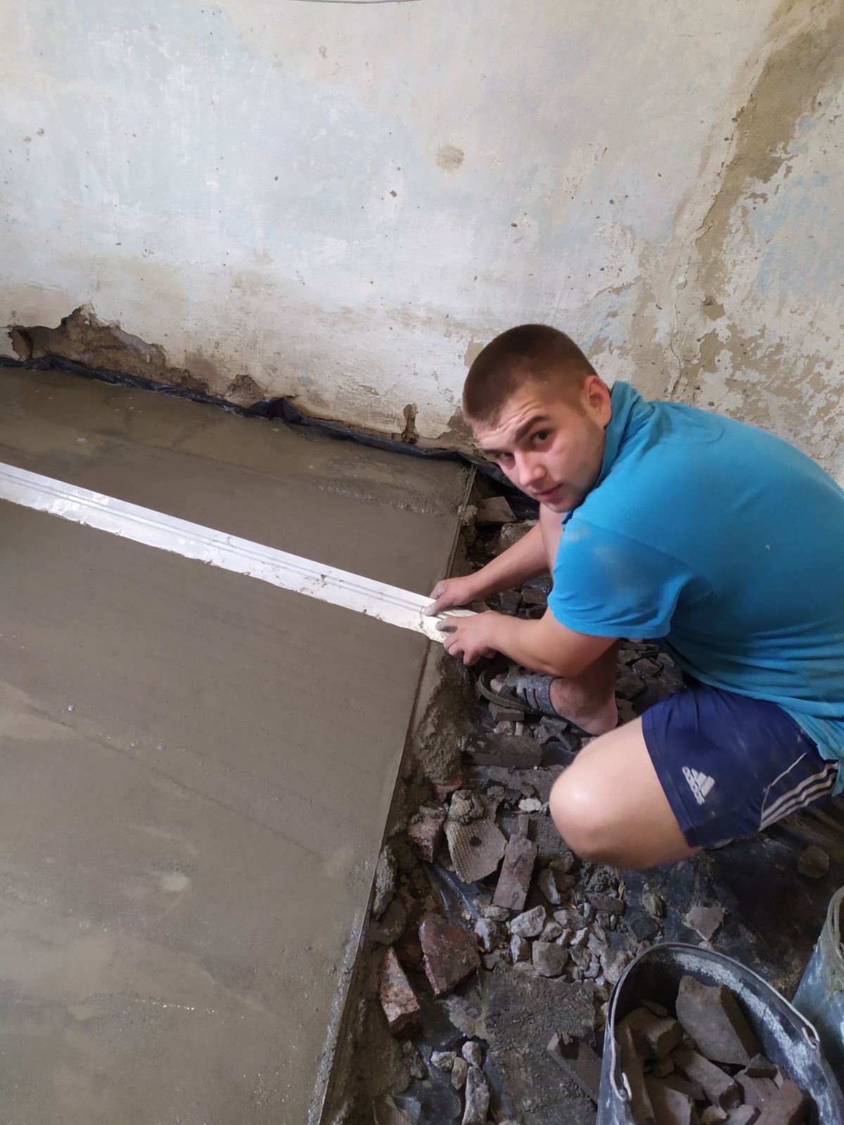 Фото заливка підлоги із всипанням та гідро ізоляцією 