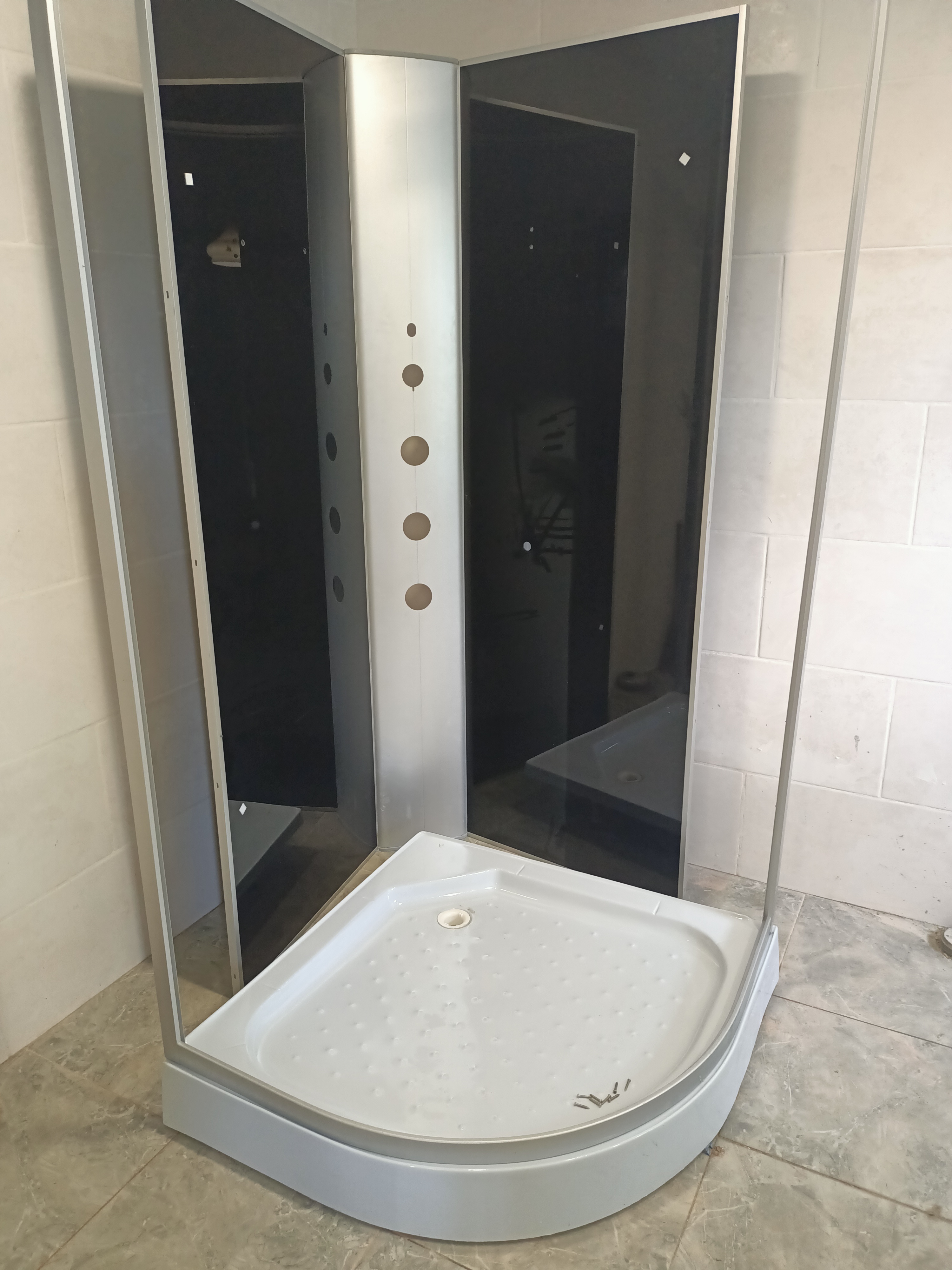 Фото встановлення душових боксів