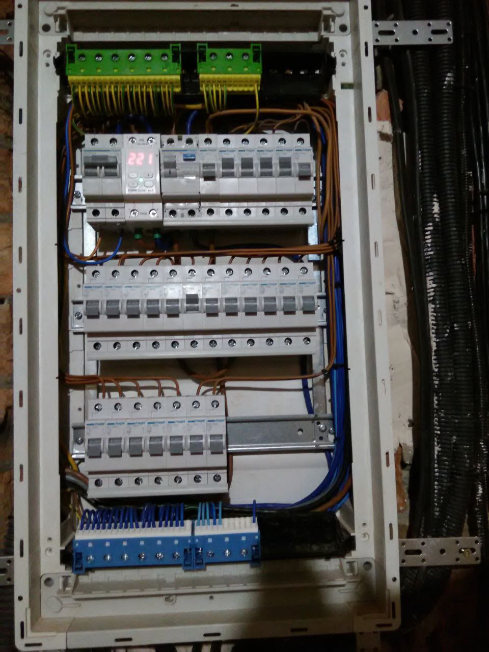 Фото збірка щита