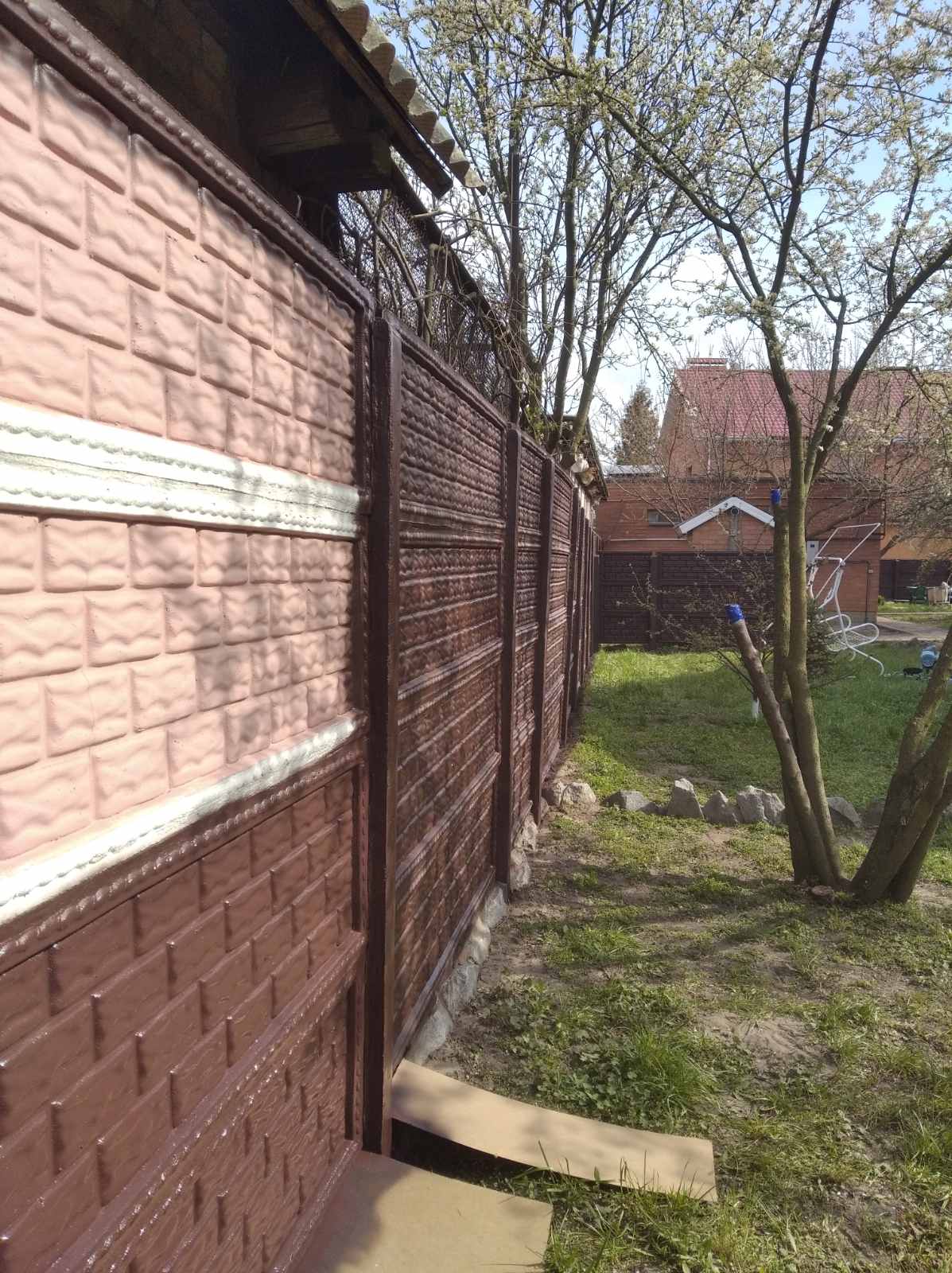 Фото Фарбування бетонних, металевих та дерев'яних парканів