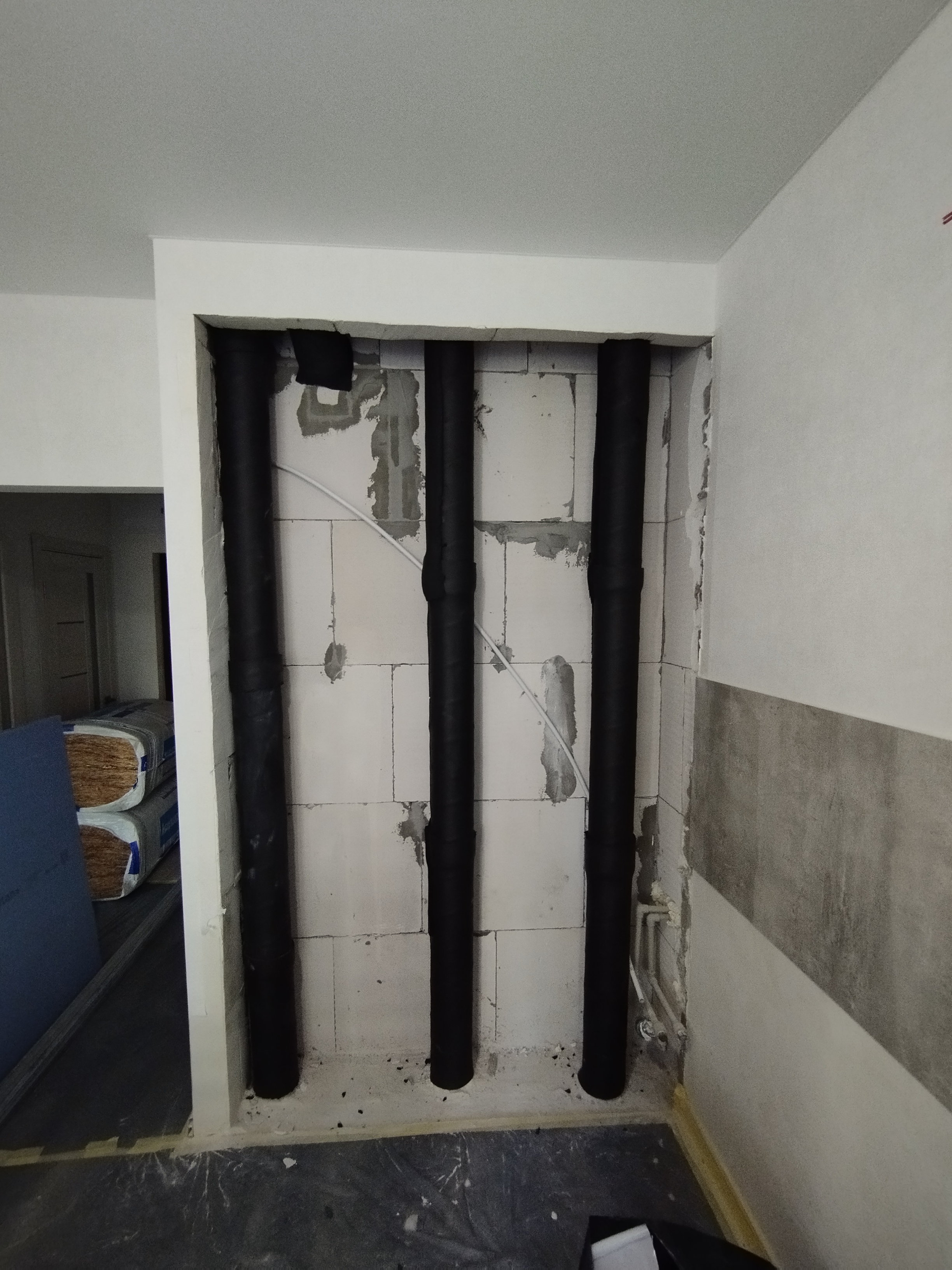 Фото звукоизоляция вен труб,монтаж акустической ваты