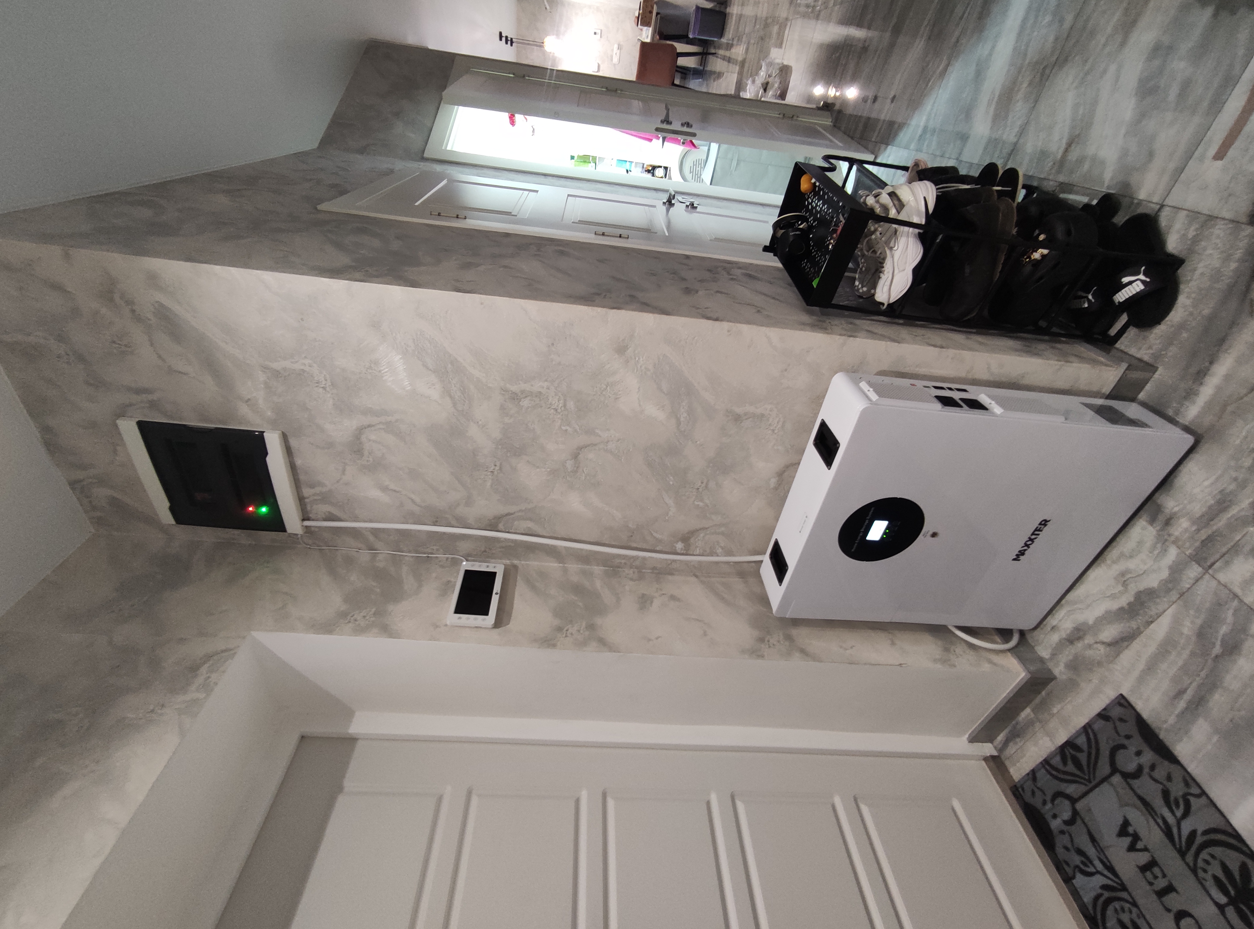 Фото підключення інвертора в квартиру. 