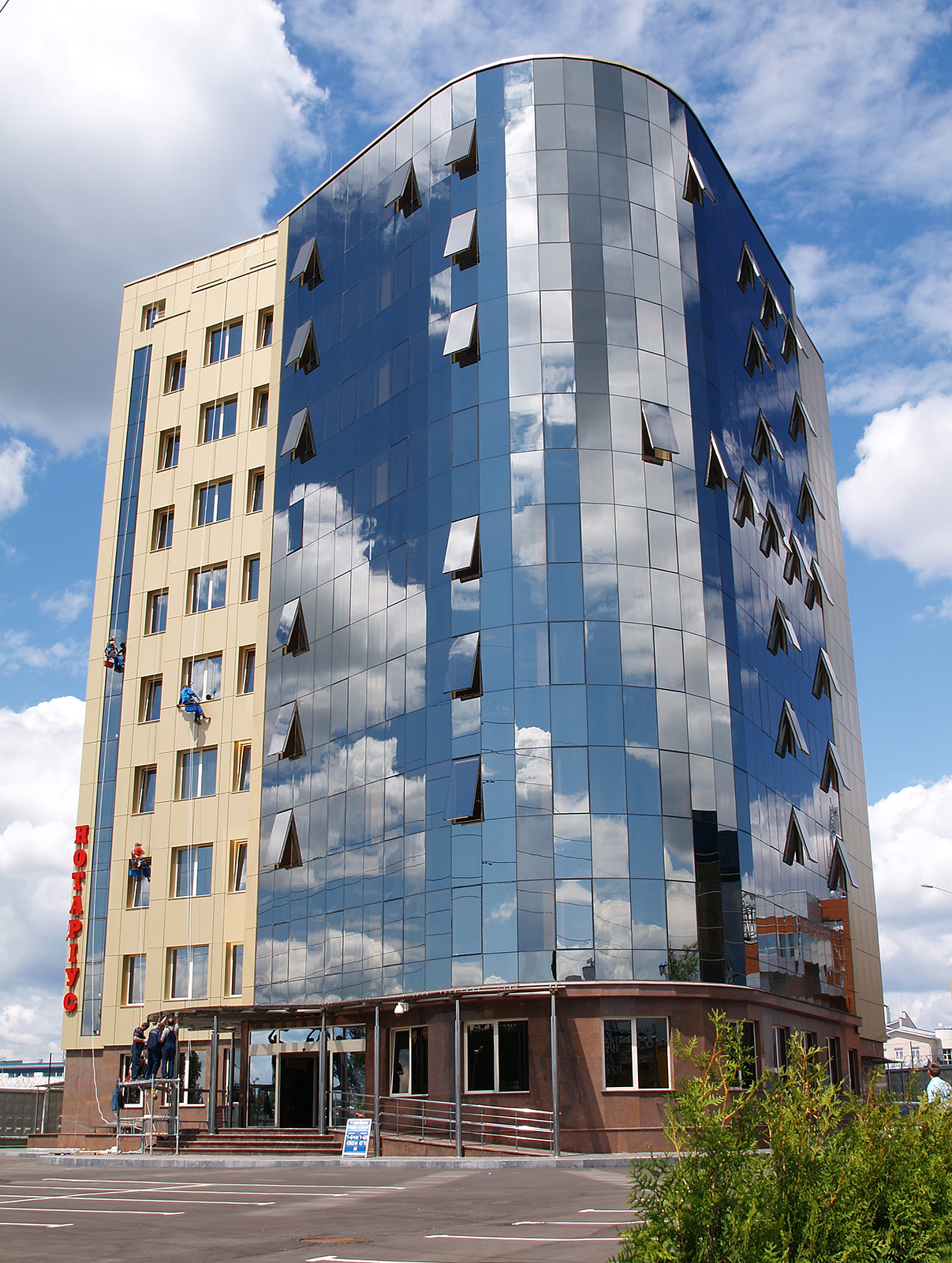 Фото Офісна будівля в Київській області. Розроблена проектно-кошторисна документація, проведений авторський нагляд, будвля здана в експлуатацію.