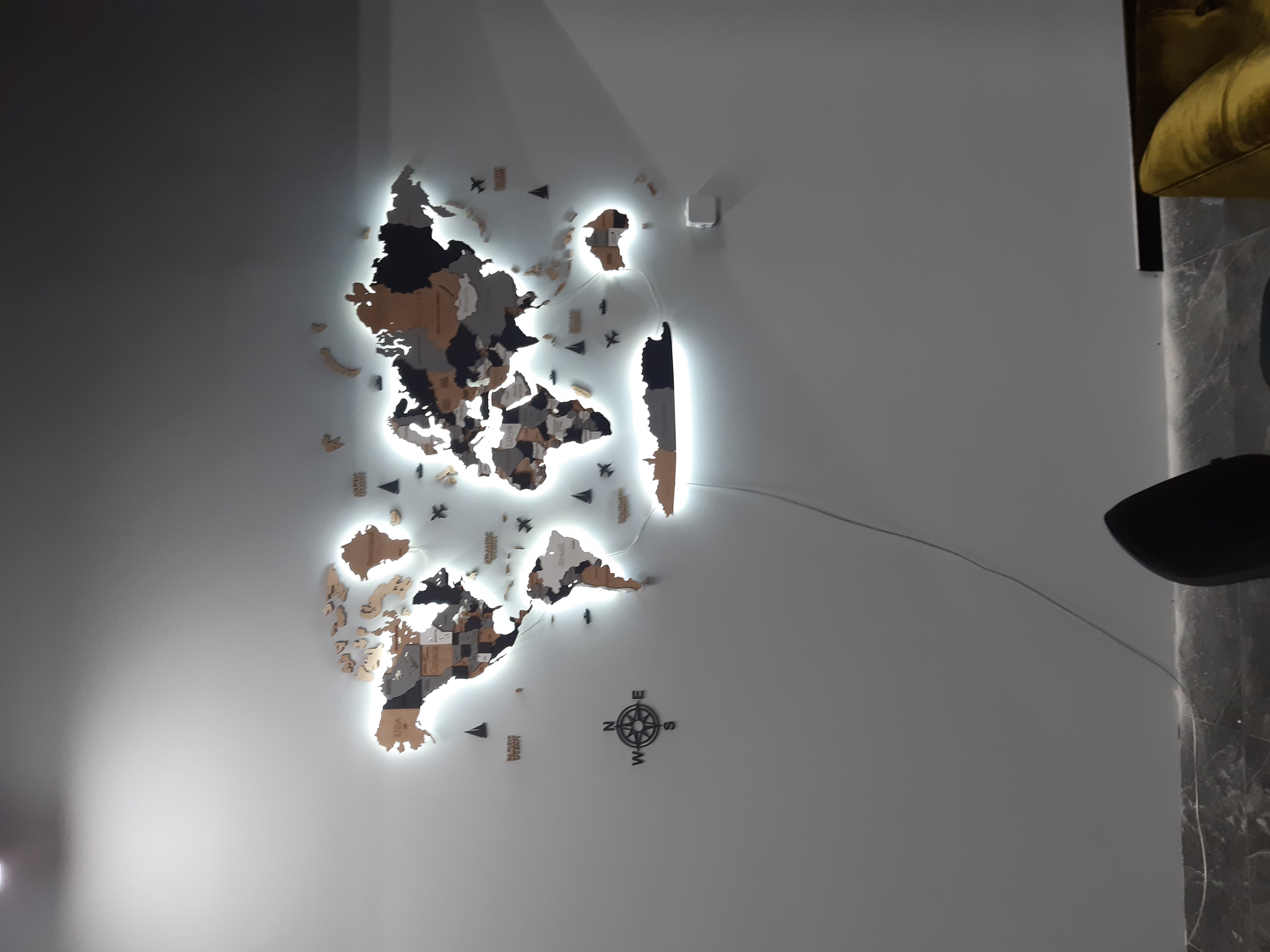 Фото настінна мапа з підсвідкою