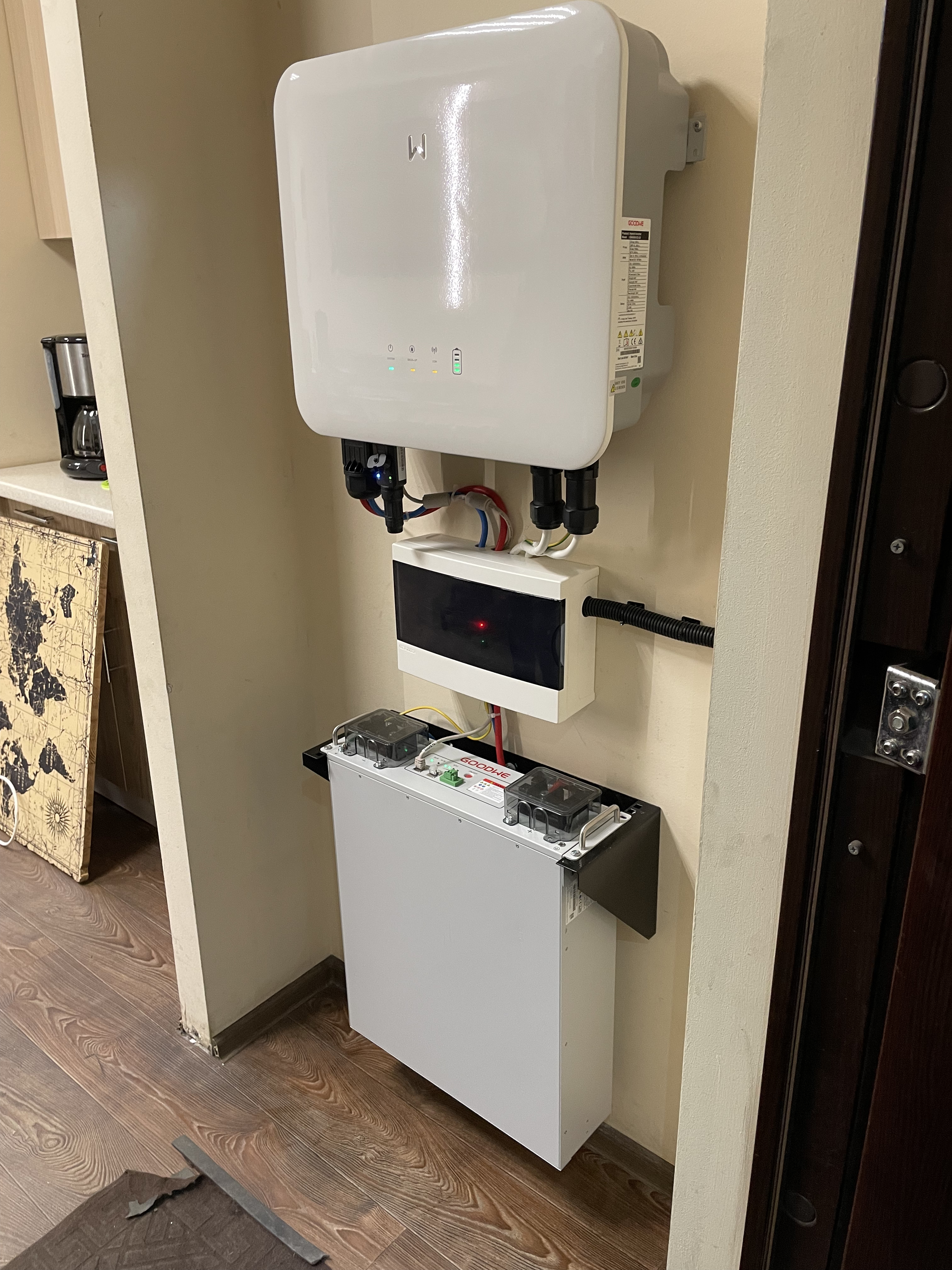 Фото Встановлення інвертора GoodWe GW6000- ES-20 + батарея GoodWe Lynx A G3 Series 5 кВт·ч