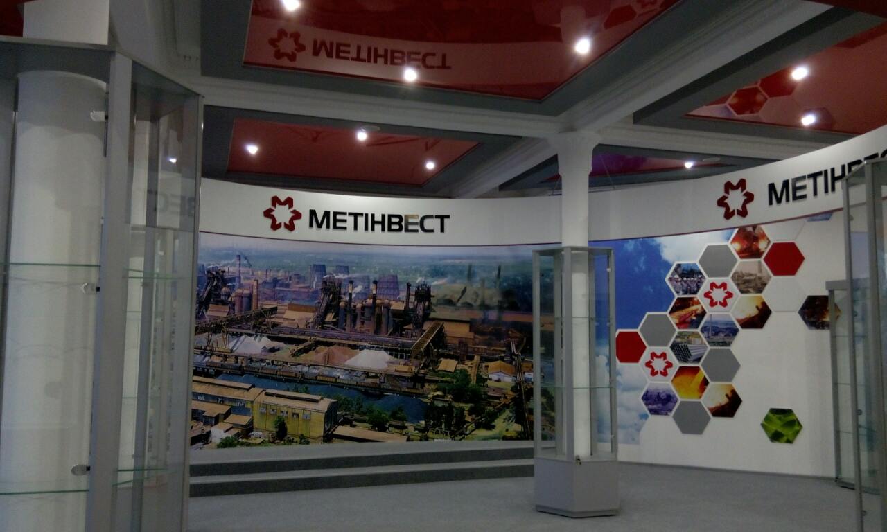 Фото Натяжной потолок. ДК "Карла Маркса". Зал МЕТИНВЕСТ. 9шт. 2,7м*2,,7м, 36 софитов ( точечныых светильников).