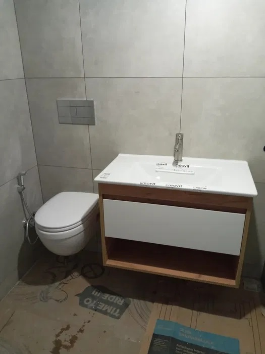 Фото Виконали монтаж підвісного унітазу і підвісною тумби зі змішувачем