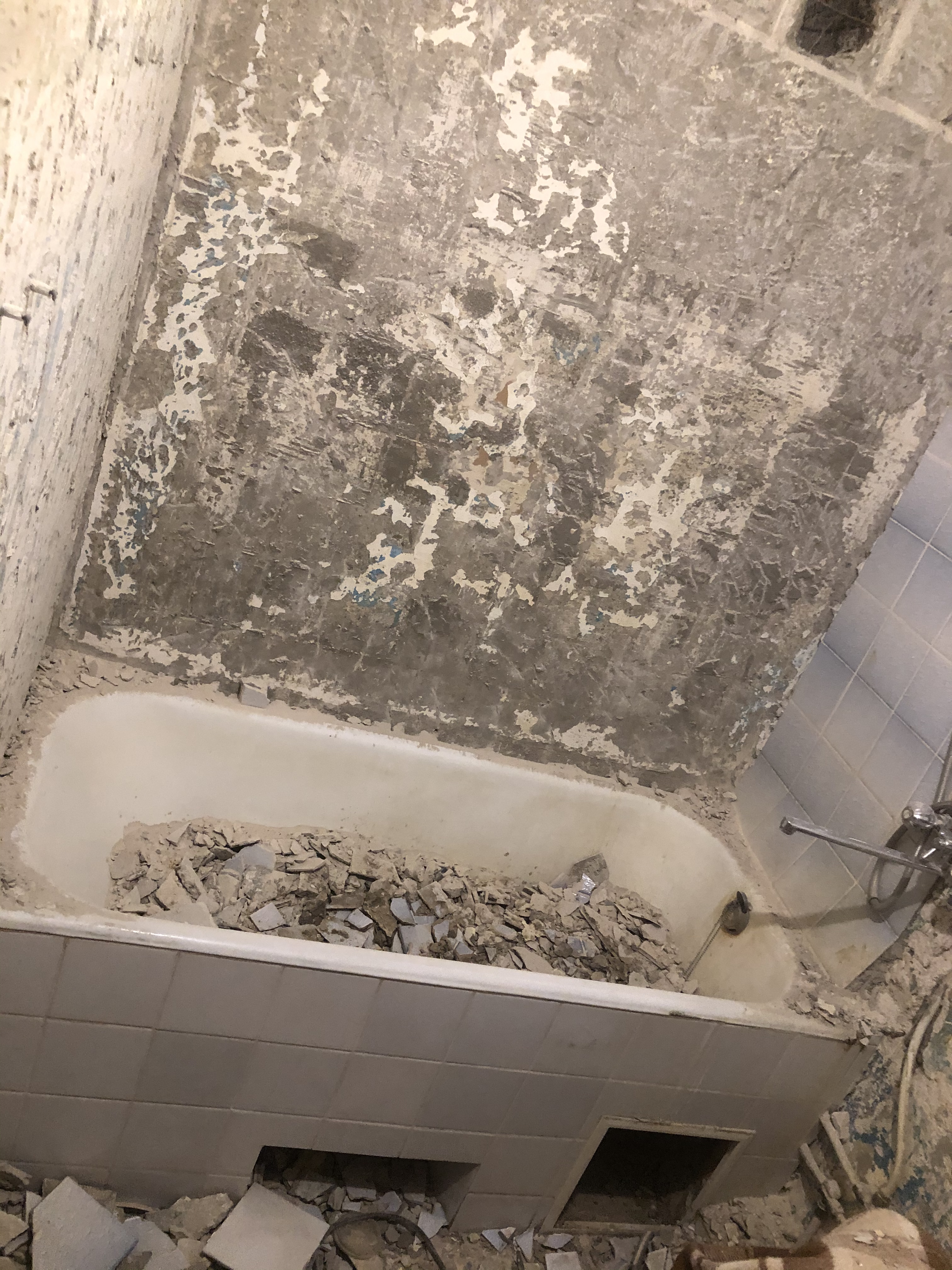 Фото демонтаж плитки 