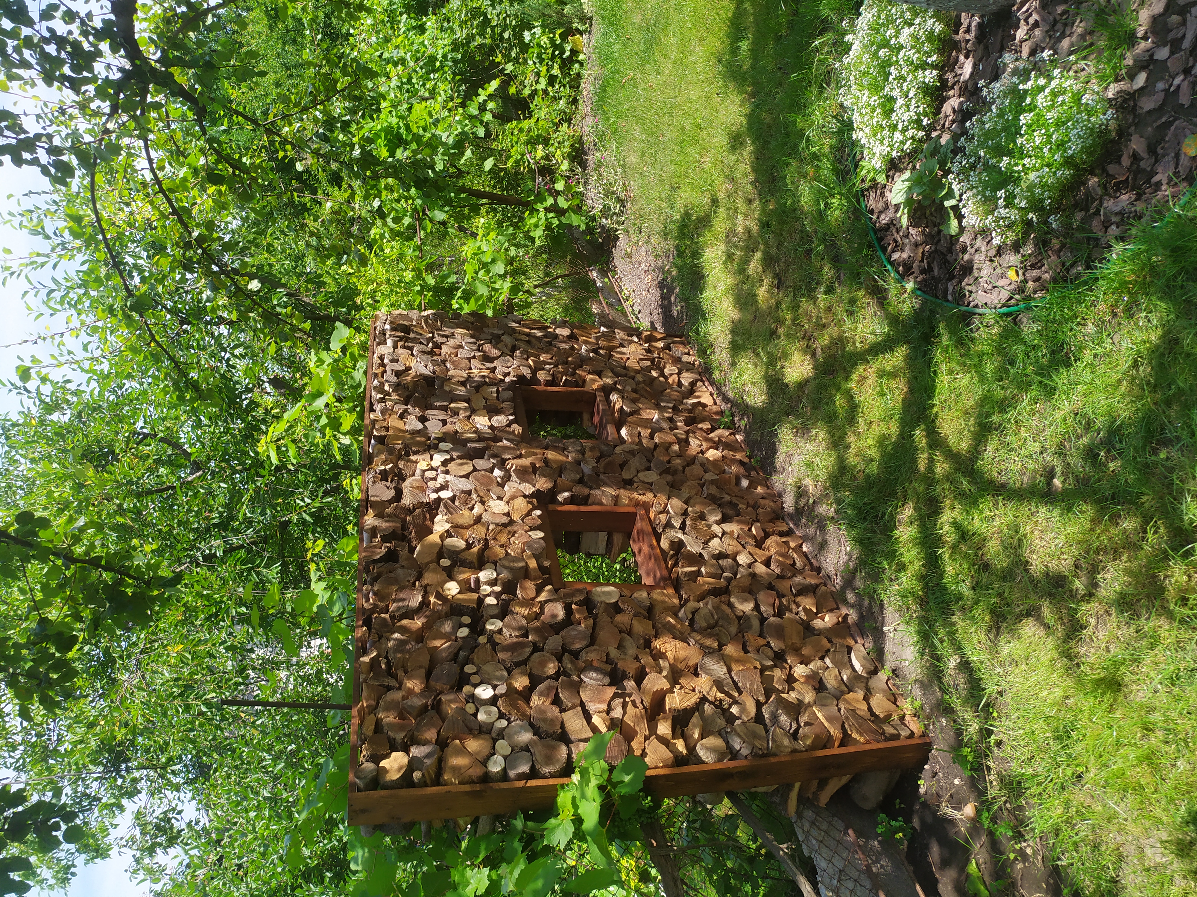Фото Дровница.