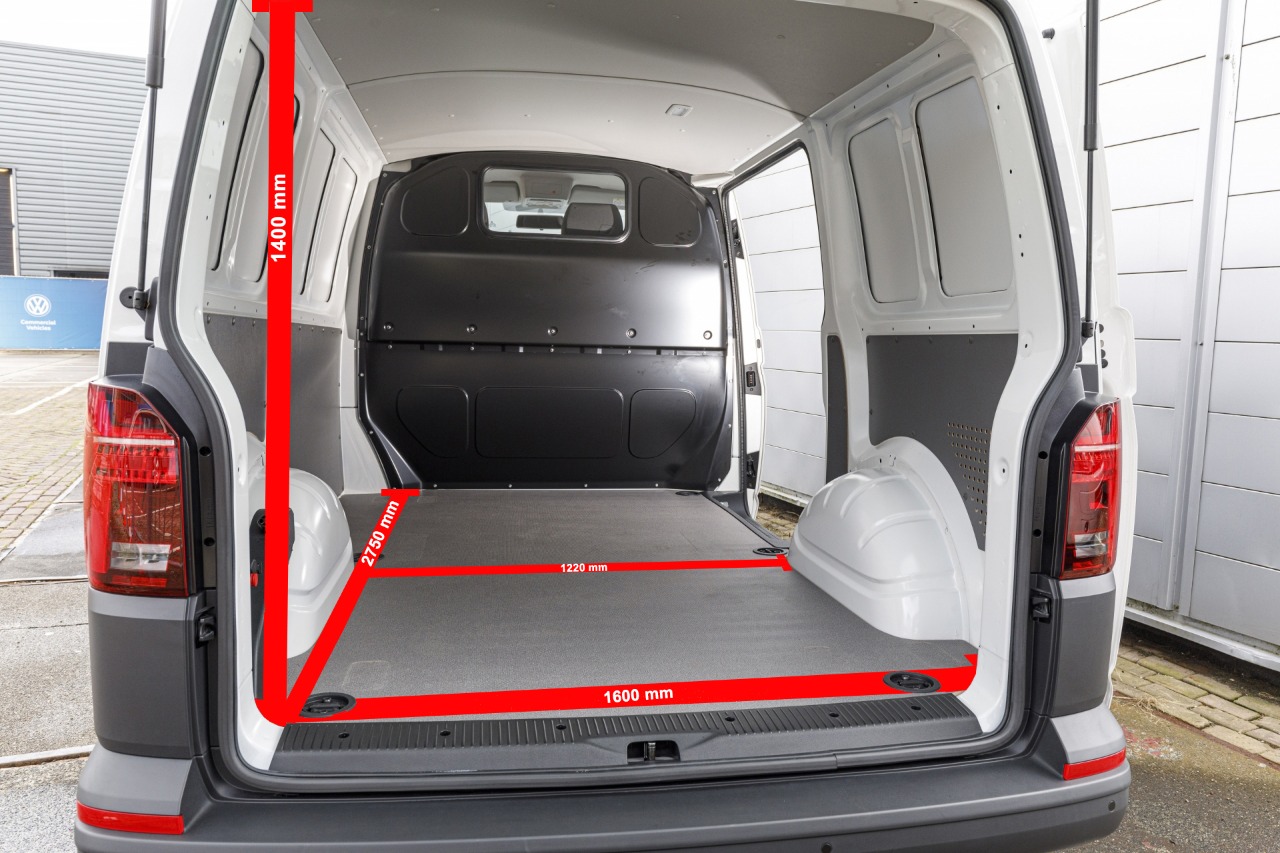 Фото Автомобіль VW Transporter T5, довга база, стандартний дах.
Габарити вантажного відсіку:
- Довжина 275 см
- Ширина 160 см (120 см між колесами)
- Висота 140 см
- Об'єм 6,7 куб.м.
- Вантажопідйомність до 1100 кг
+2 пасажирських місця
