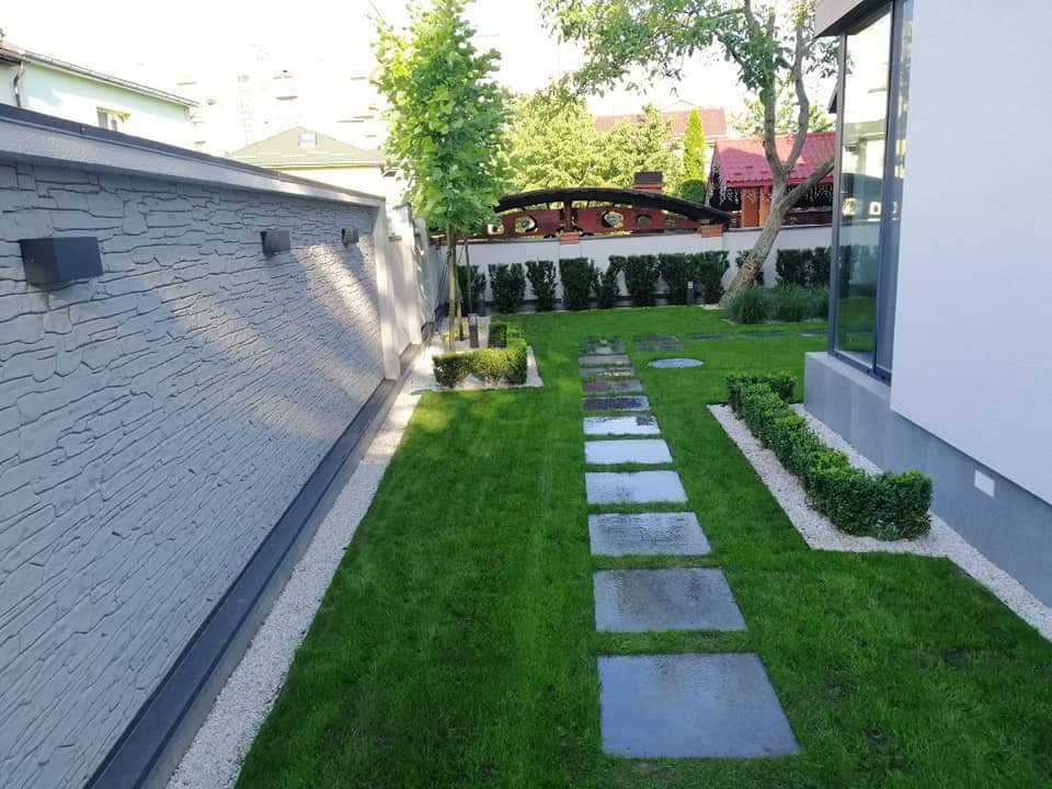 Фото готове вирішення , стежки , рулонний газон