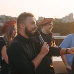 Ведущий Евгений Билоус 