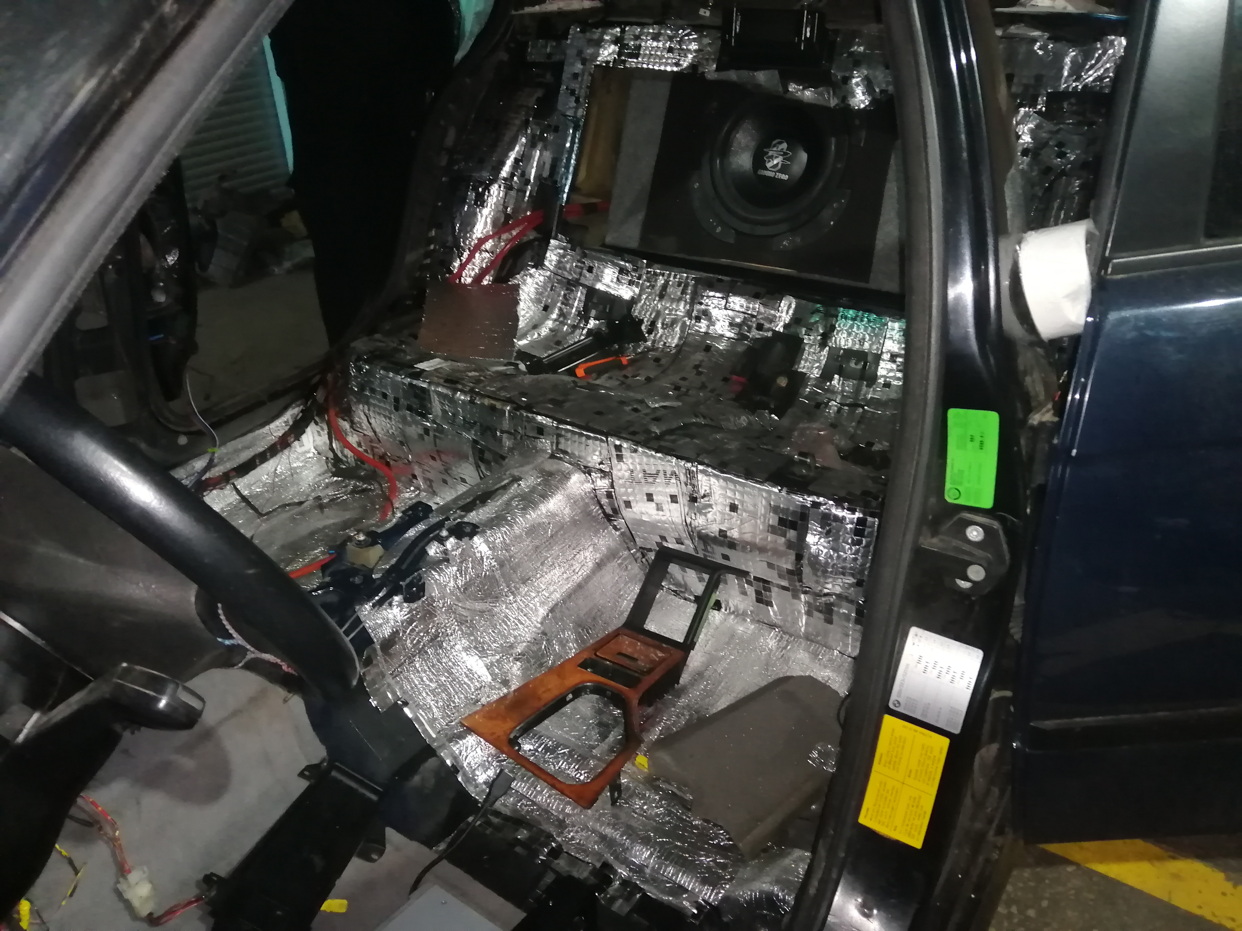 Фото Установка автозвука, магнитол и шумоизоляции  2