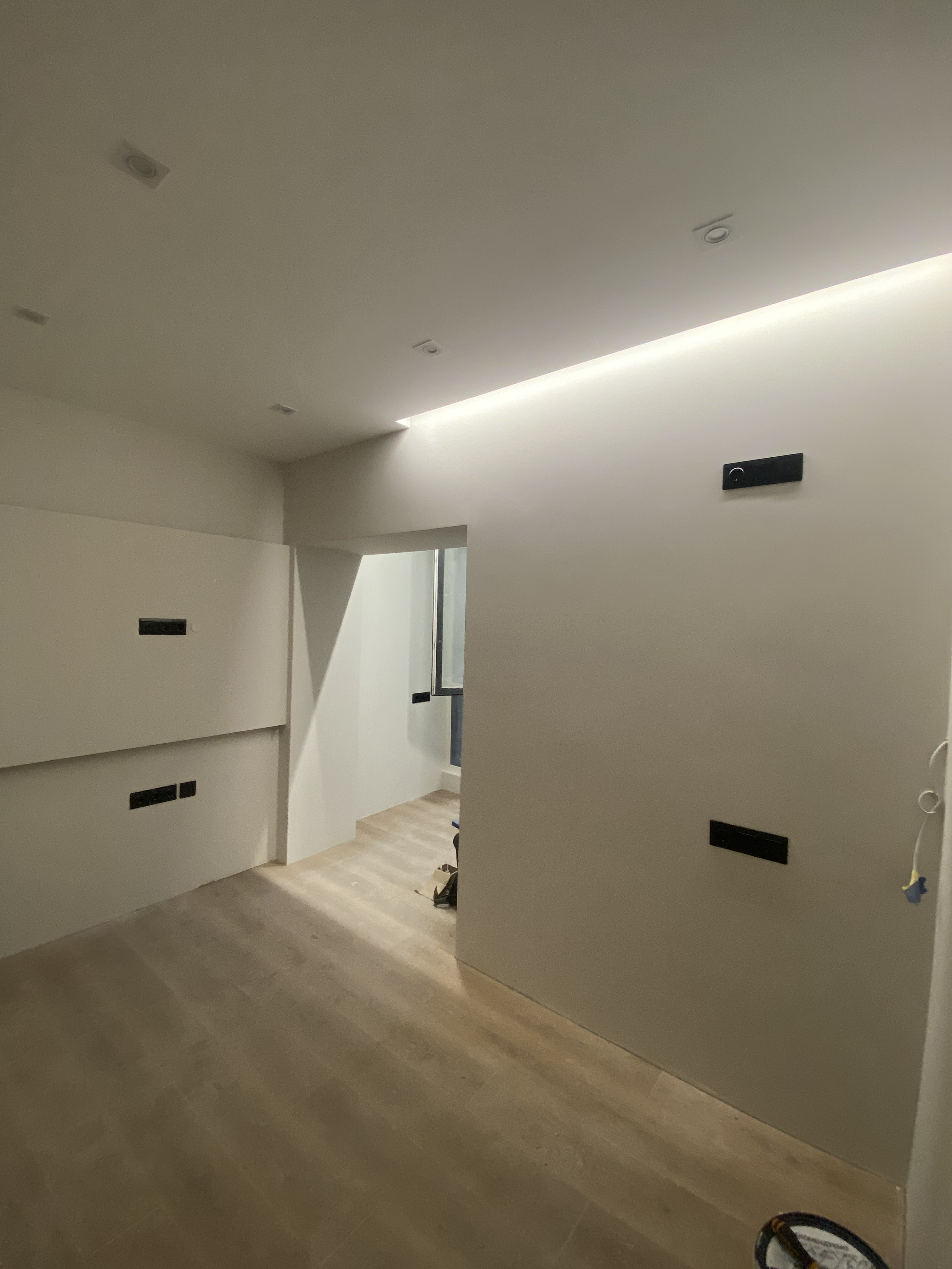 Фото Монтаж LED- освітлення та фурнітури