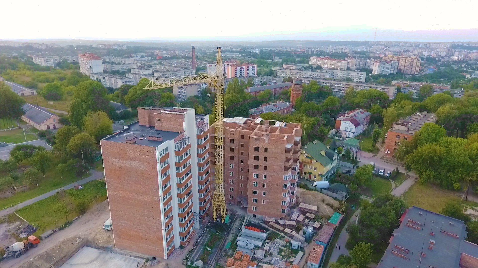 Фото Кадр из рекламного ролика строительной компании. г. Хмельницкий